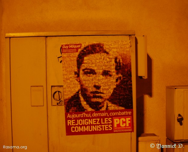 Dixit
                l’affiche : « Guy Môquet — Aujourd’hui, demain, combattre —
                Rejoignez les communistes » — Campagne d’affichage suite à
                la récupération de l’image de Guy Môquet par le président Nicolas
                Sarkozy ( UMP ) en 2009
            