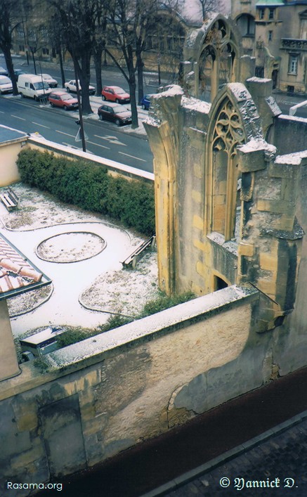 Metz — maintenant
                c’est sûr, c’est de la neige
            