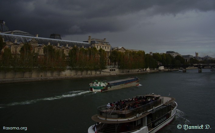 Paris flotte vers la
                nuit et l’orage
            